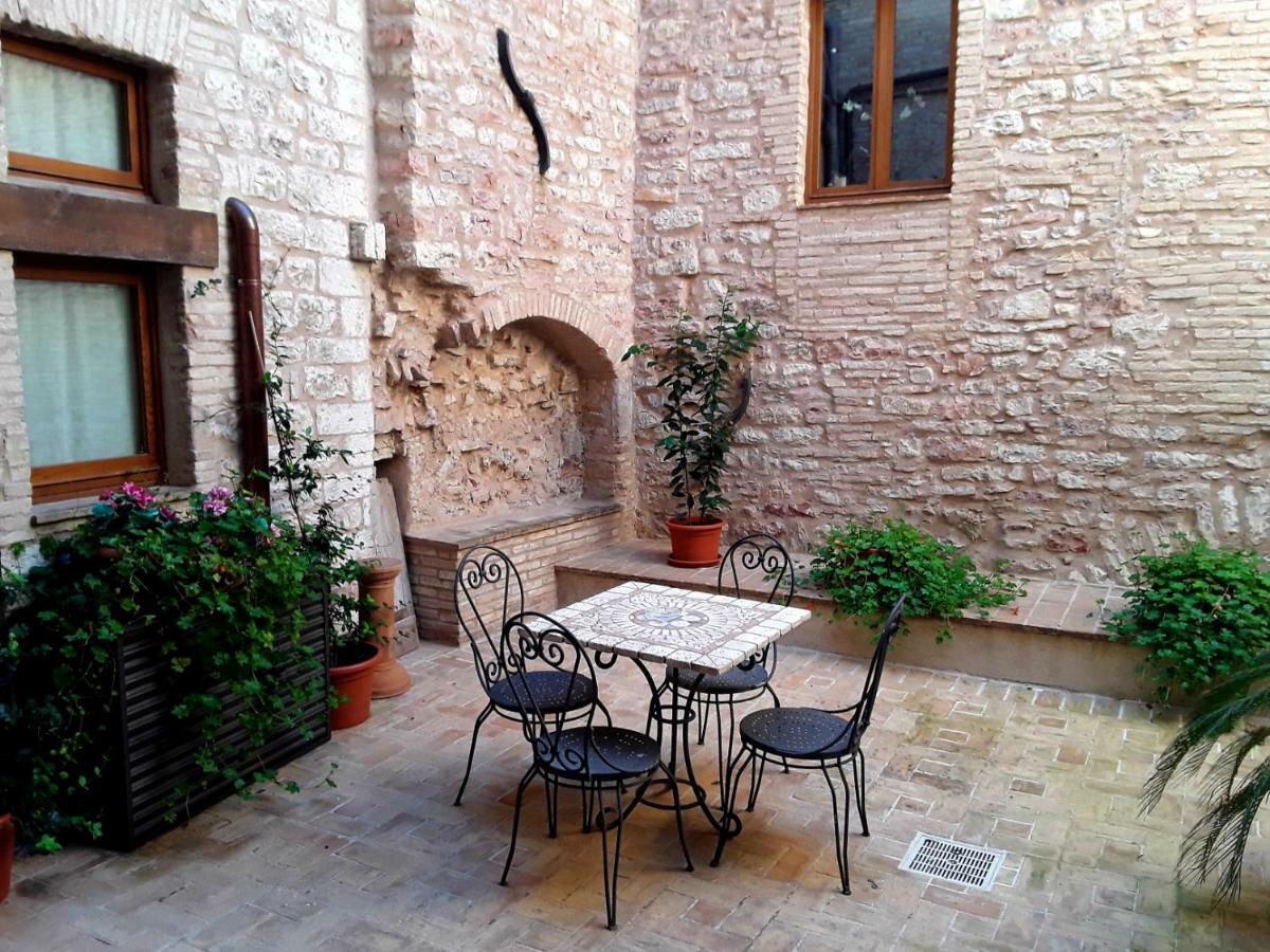 Case Brizi 10 Assisi Bagian luar foto