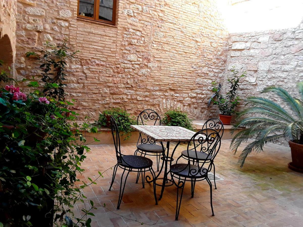 Case Brizi 10 Assisi Bagian luar foto